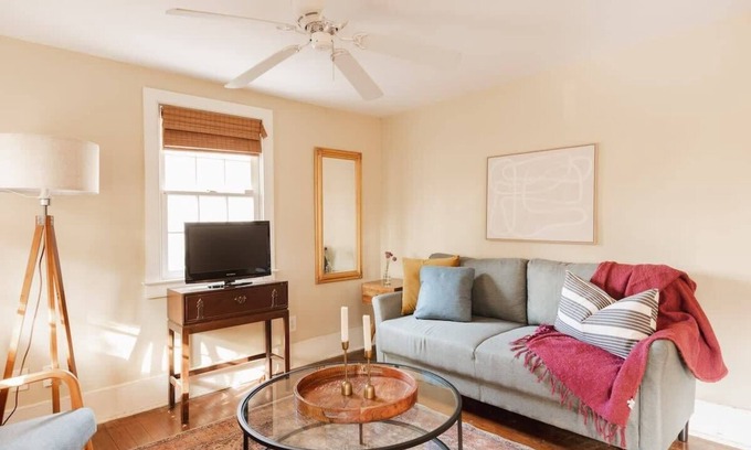 Downtown Charleston Casa | Historic Downtown Cottage - Close to King!