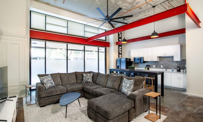 Old City Apartamento | Historic Downtown Loft with Modern Flare