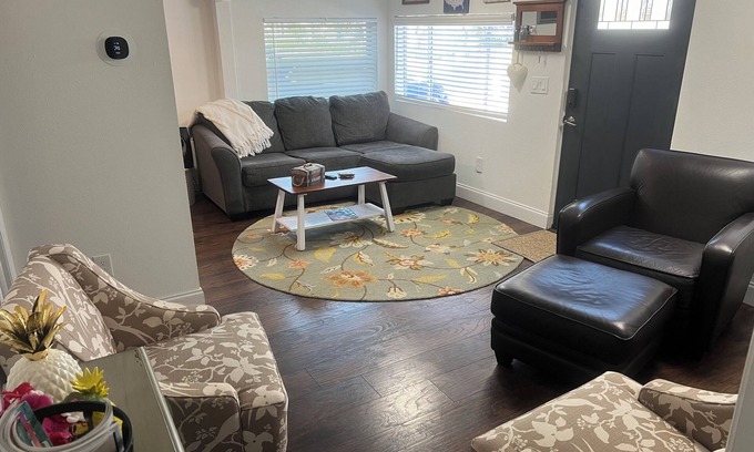 Mount Dora Cabaña | Historic downtown Mt Dora 100 year old adorable cottage