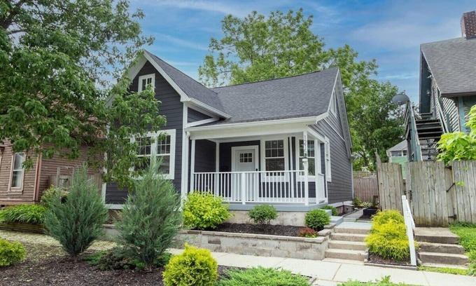 Holy Cross Casa | Historic Downtown Haven | Patio & Free Parking
