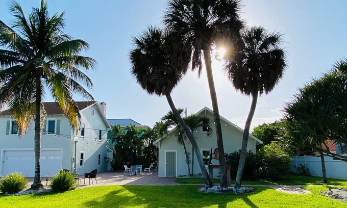 Pass-a-Grille Historic District Apartamento | Historic Downtown Pass A Grille Beach 15K SqFt ES