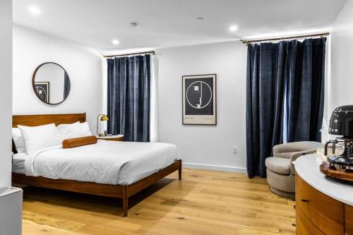 Bangor Apartamento | Historic DTWN Bangor, Steps to great Food & Drink, Room # 102