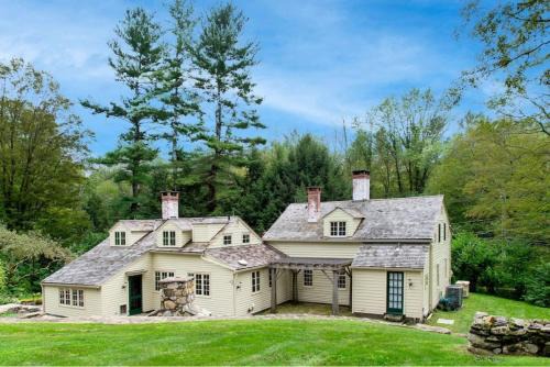 West Cornwall Casa | Historic Estate - 5 min to Mohawk Mt Ski Resort