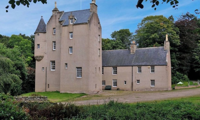 Insch Otro | Historic Fairytale Lickleyhead Castle