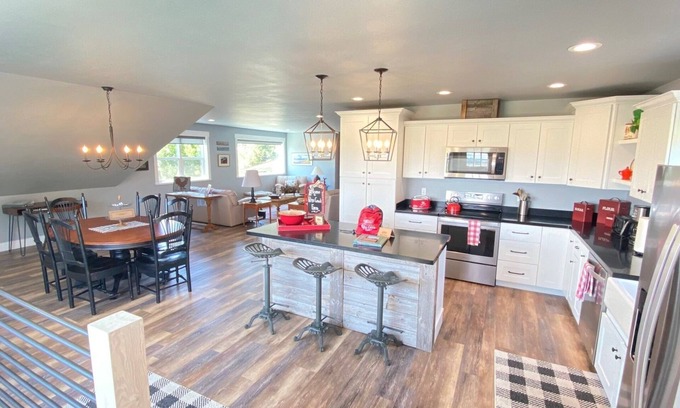 Kalispell Casa | Historic Farm Along the Flathead River - Hot Tub!