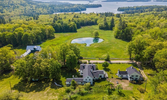 Holderness Otro | Historic Farm on Squam