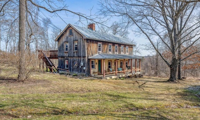 Berkeley Springs Otro | Historic Farmhouse Homestead in an idyllic, countryside setting