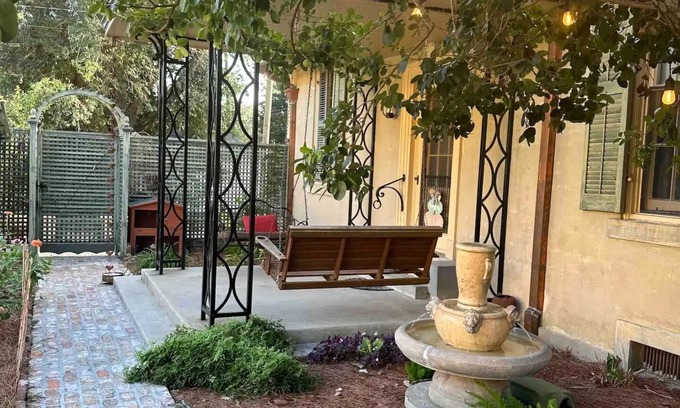 Laurel Cabaña | Historic Guesthouse in Downtown Laurel