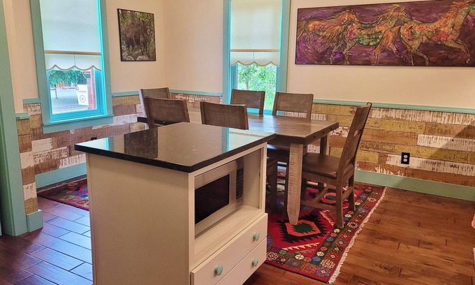 Winthrop Apartamento | Historic Guy Waring House in Downtown Winthrop, Sleeps 5!