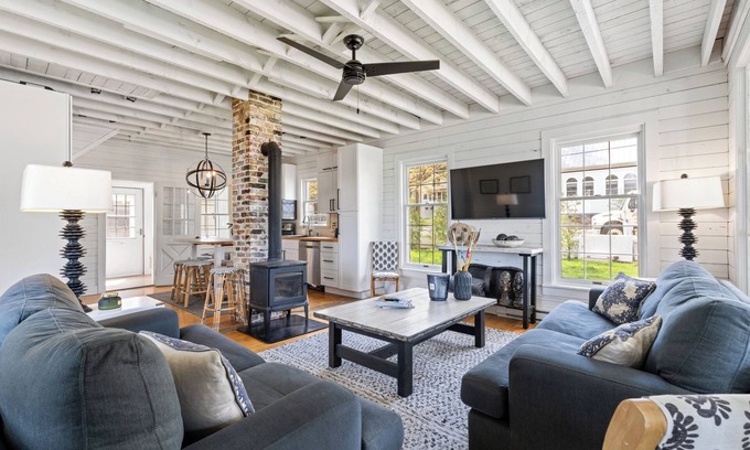 Fish Creek Casa | Historic Hill Street Home - Heart of Fish Creek!