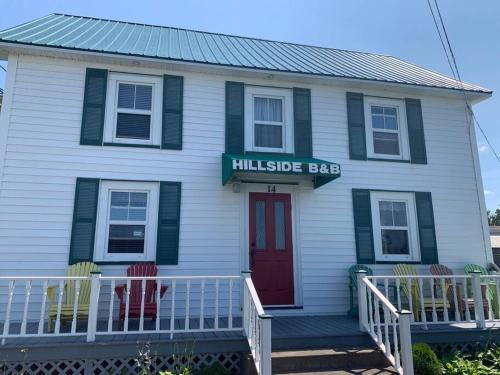 Twillingate Casa | Historic Hillside Vacation Home