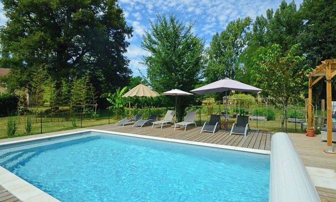 Saint-Medard-d'Excideuil Villa | Historic Holiday Villa with pool, walking distance to the restaurants and shops of Excideuil