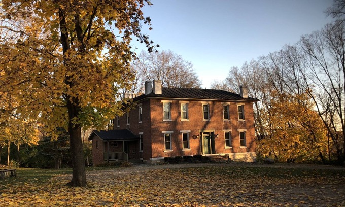 Fairborn Casa | Historic home (circa 1834) on 18 acre country setting with 2 story balcony