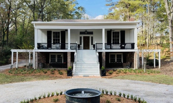 Columbus Casa | Historic home from 1835 restored with sensible modern touches.