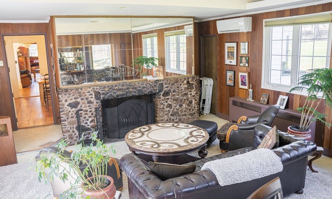 New Paltz Casa | Historic Home of Heavyweight Champion