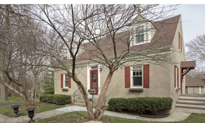 St. Charles Casa | Historic home steps from downtown St. Charles & Pet Friendly!