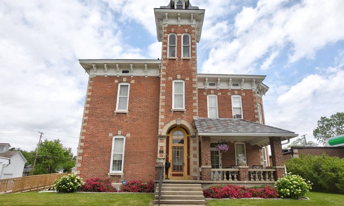 Knightstown Casa | Historic Home With Antiques And Modern Amenities On The Historic National Road