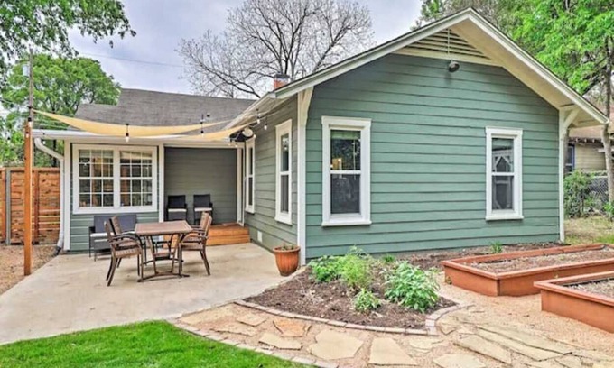 Belton Casa | Historic House Across From UMHB & 3 Miles to Expo