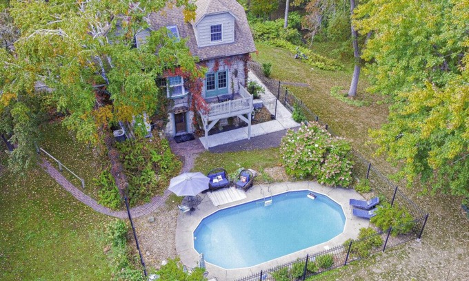 Stillwater Cabaña | Historic James Mulvey Carriage house (Whole house)