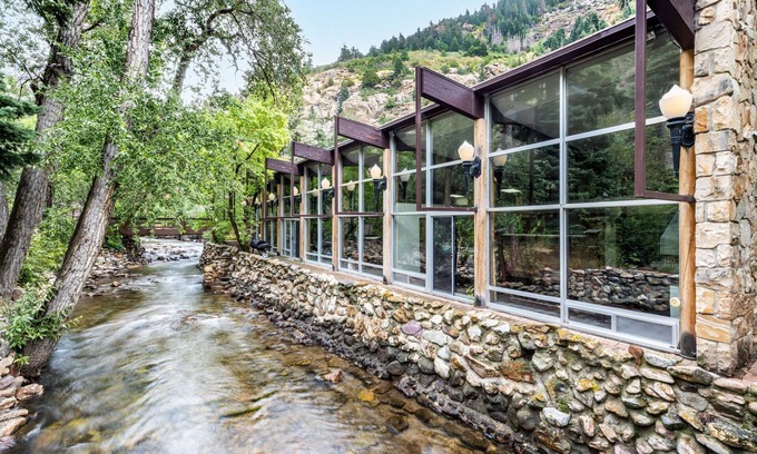 Snowbird Cabina | Historic Lodge located on Big Cottonwood River.