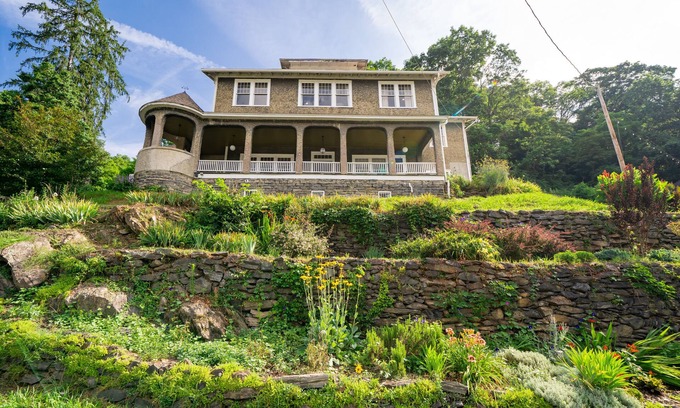 Marshall Casa | Historic Marshall Inn Private Rentals & weddings, welcoming tourists to our town