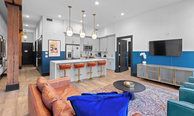 Faubourg Lafayette Hotel | Historic Meets Modern–2 Bd/2BA Condo | Gym | Gameroom | Rooftop Pool | Prime Location