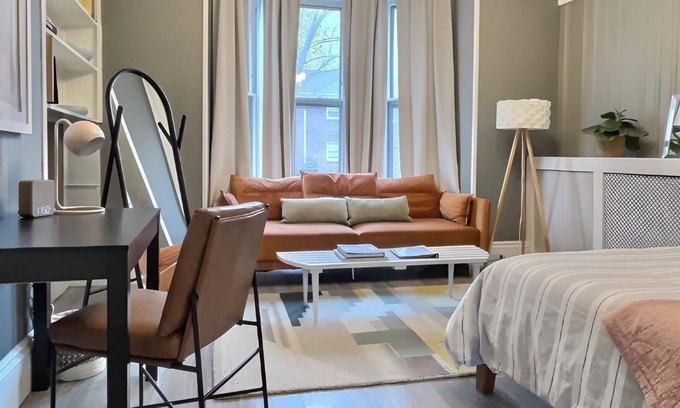 West End Apartamento | Historic + Modern, Sun Filled West End 1BR Apt.
