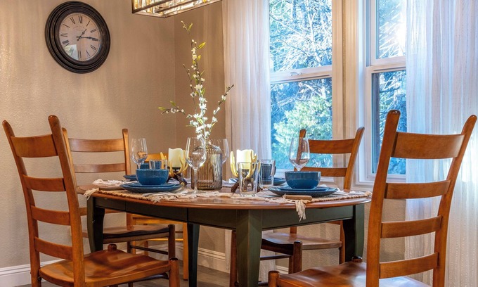Iowa Hill Cabina | Historic Mountain Retreat - Close to Boreal