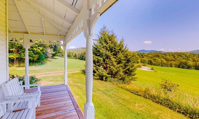 Cavendish Casa | Historic mountain-view farmhouse with lovingly restored interior - dog-friendly