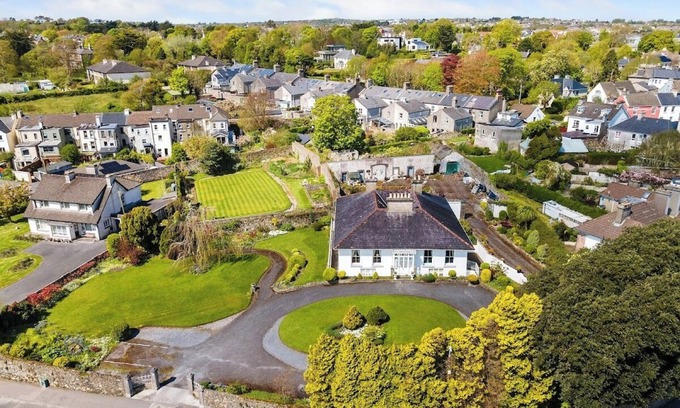 Claddagh Casa | Historic Nile Lodge House, 6 Nile Lodge, Galway City , 5 bedrooms, sleeps 10