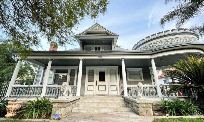 Downtown Riverside Casa | Historic Off-Campus Housing in Downtown Riverside 市中心历史悠久的宿舍