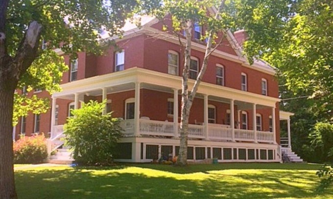 Portland Casa | Historic Officer's Quarters House on Great Diamond Island Near Beaches