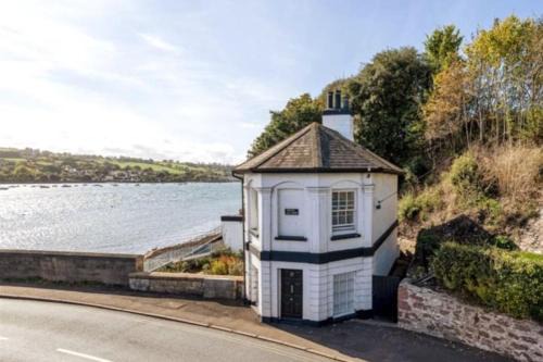 Teignmouth Casa | Historic 'Old Toll House' Shaldon Bridge
