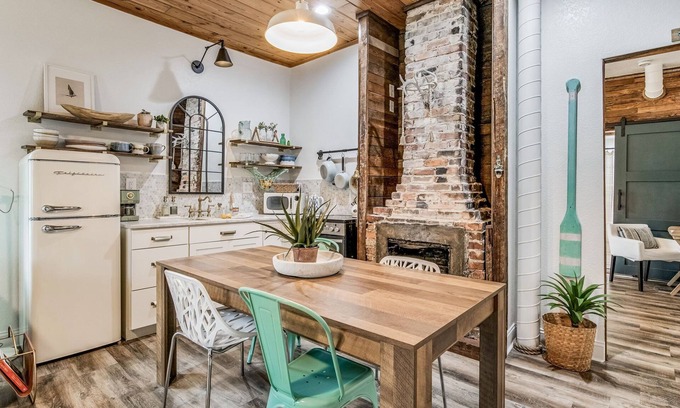 South Pensacola Casa | Historic P'cola Bungalow! King Bed. Free Parking