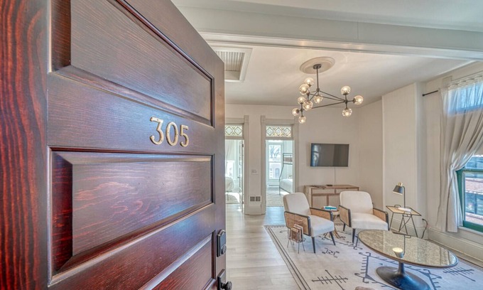 Salida Condominio | Historic Palace Hotel Suite 305