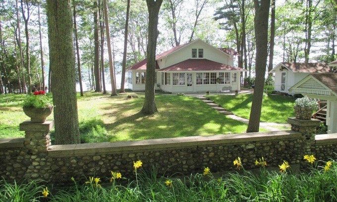 Honor Cabaña | Histórico Platte Lake Home, 205 pies frente al lago, a 2 millas de Sleeping Bear Dune