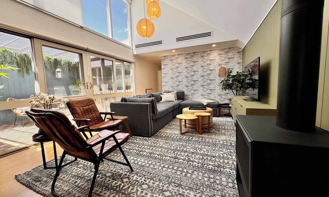 Port Adelaide Casa | Courtyard Home In Historic Pt Adelaide Near Beach
