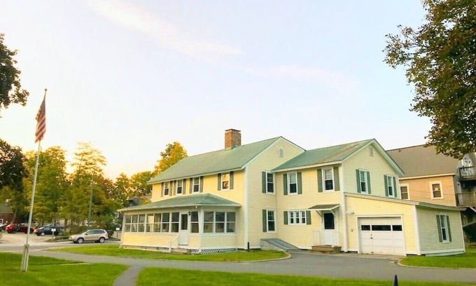 Stockbridge Casa | Historic Rectory Retreat in Stockbridge – Getaway for 8-12 Guests