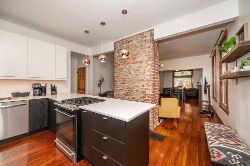Dayton Casa | Historic Retreat Gateway