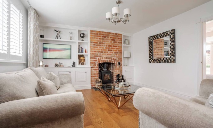 Kirkby Otro | Historic Retreat with Large Garden | Free Parking