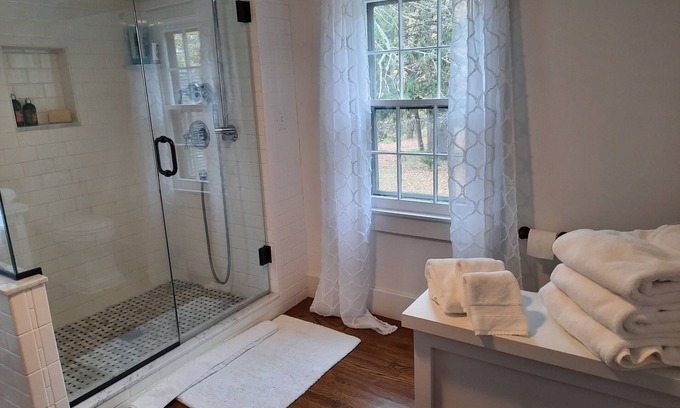 Ivoryton Casa | Historic Sanctuary on the Pond