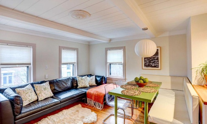 Saugerties South Casa | Historic Saugerties Home with Deck River Views!