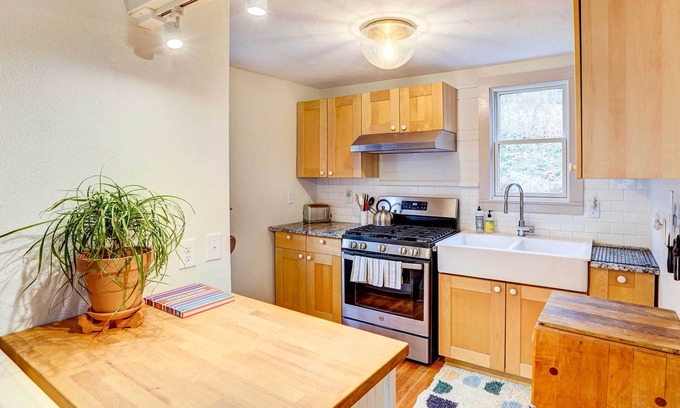 Saugerties South Casa | Saugerties Home: 3 Decks & Hudson River View