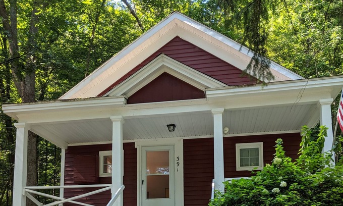 Fishs Eddy Casa | Historic schoolhouse - disconnect from technology
