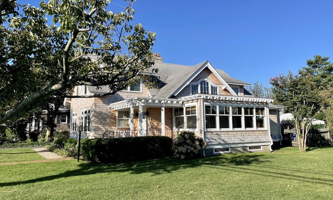 Avon Casa | Historic Sea Capt Home Overlooking Twilight Lake: Pool, Walk To Beach & Village