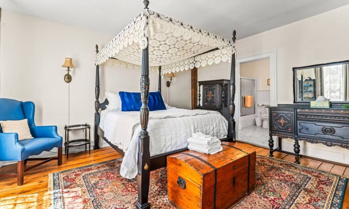 Mystic Casa | Historic Downtown Mystic Captain's House, 3BR/2BA Water Views