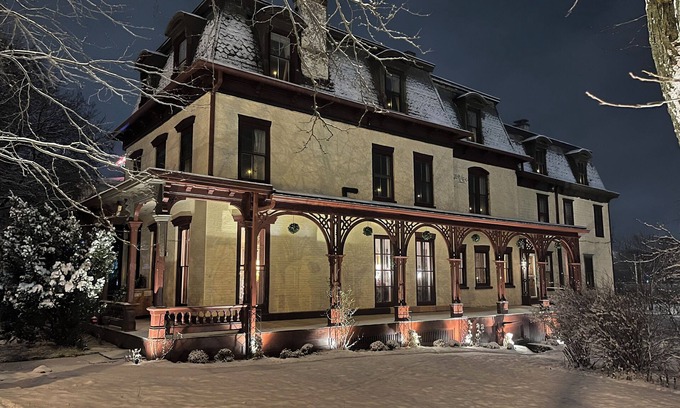 Seneca Falls Casa | Historic Seneca Falls Suite with Spa & Gardens
