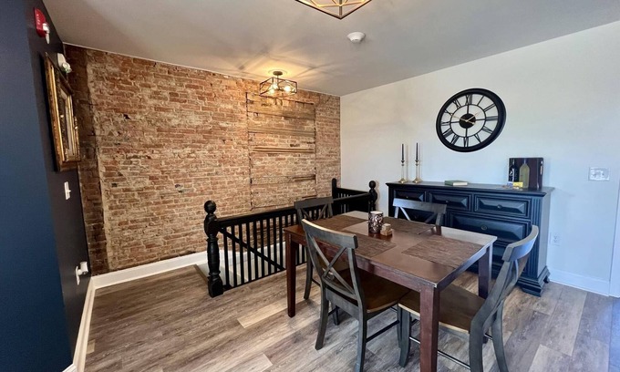 Geneva Apartamento | Historic Skylight Studio - 1 Bedroom Apartment