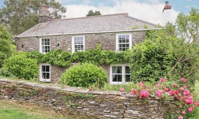 Pelynt Casa | Historic spacious Grade II Listed Georgian Farmhouse on the coast of Cornwall