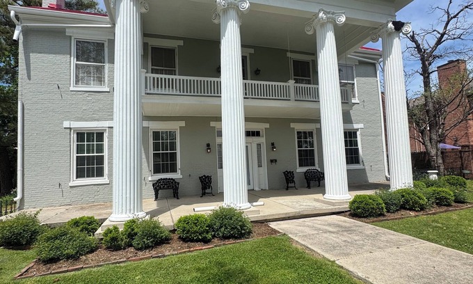 Gallatin Casa | Historic Stonewall Stays Room for 12 w/ New Bunk Room